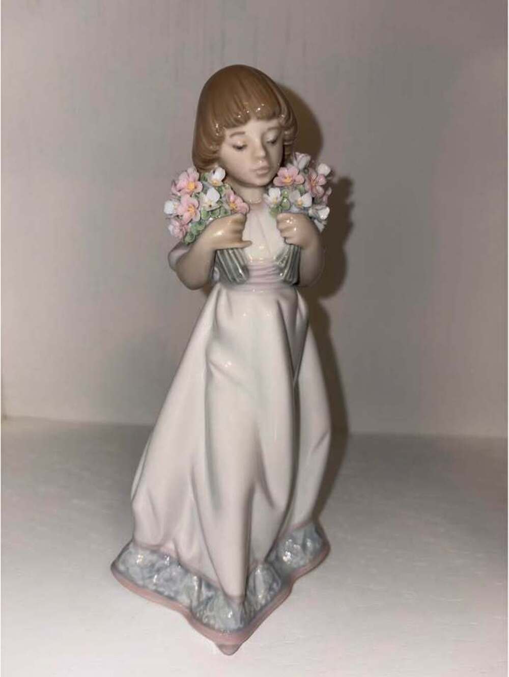 Lladro Girl with Flowers Porcelain Figurine 1987 Collectors Society